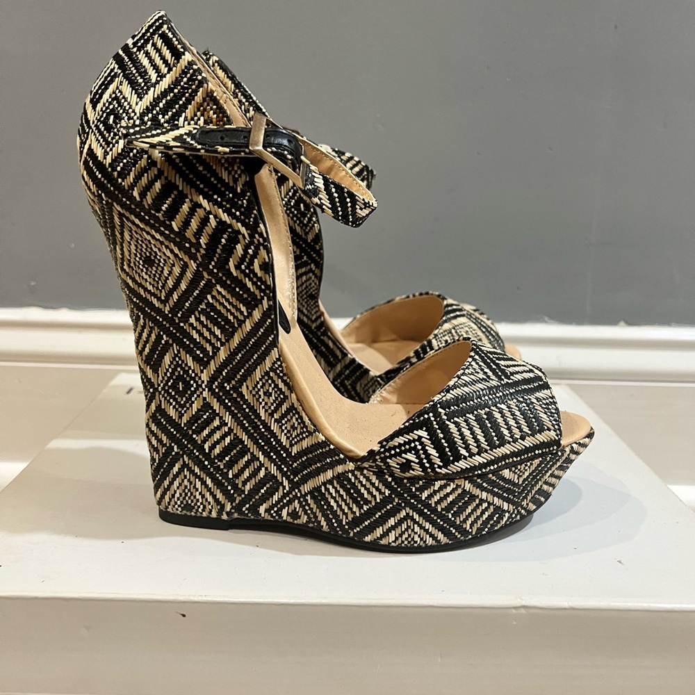 Steve Madden Black and Cream Patterned Platform Wedge Sandals